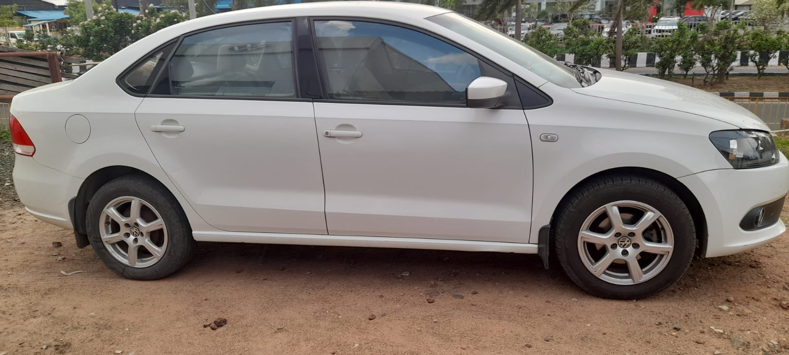 Volkswagen Vento(2010-2012) Highline Diesel