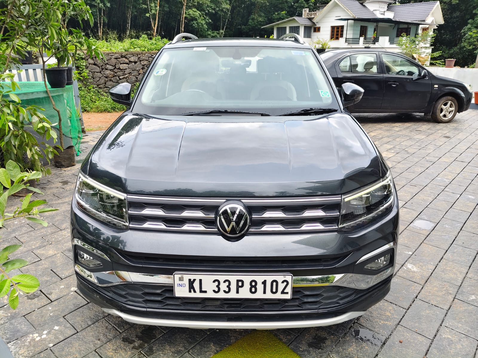 Volkswagen Taigun(2021-2023) Topline 1.0 Tsi At