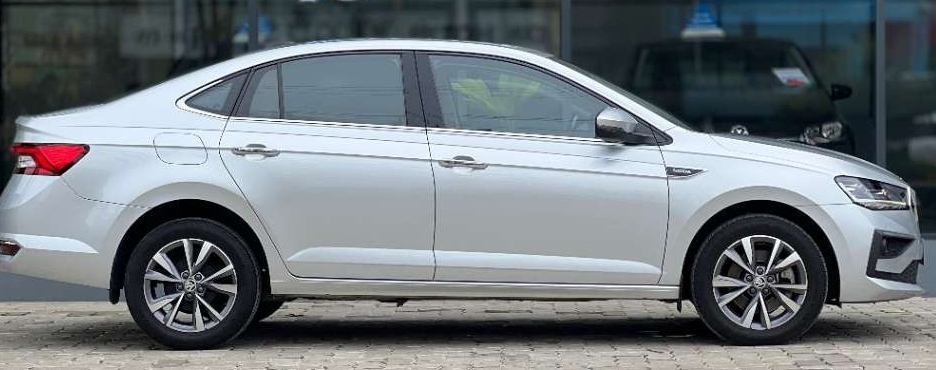 Skoda Slavia(2022-2023) Ambition 1.0l Tsi Mt