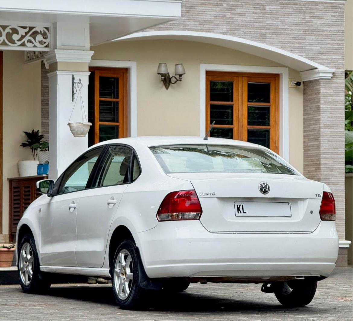 Volkswagen Vento(2010-2012) Trendline Petrol