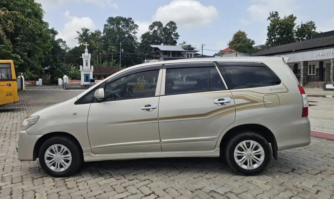 Toyota Innova(2009-2012) 2.5 G 8 Str Bs-iii