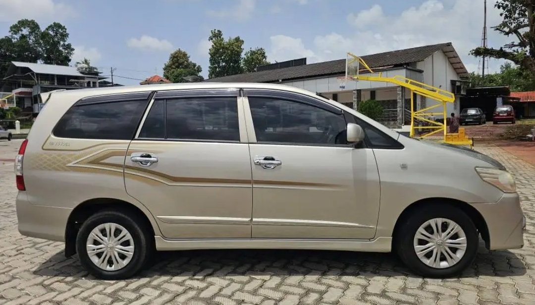Toyota Innova(2009-2012) 2.5 G 8 Str Bs-iii