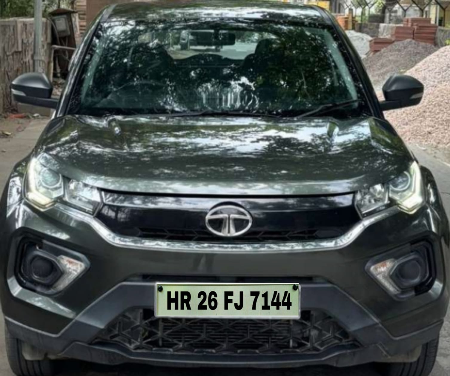Tata Nexon Xz Plus (s) Dual Tone