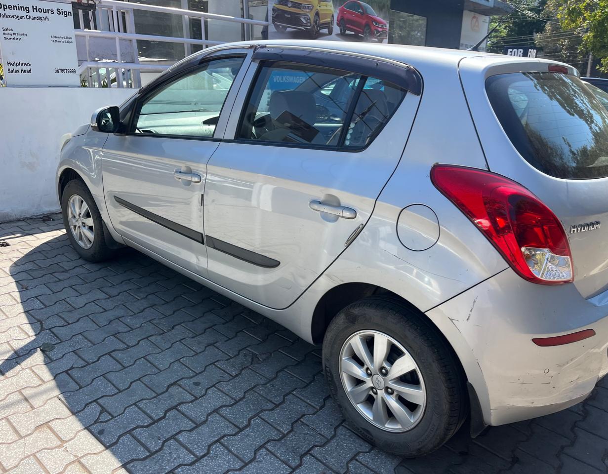 Hyundai I20(2010-2012) Sportz 1.4 Crdi