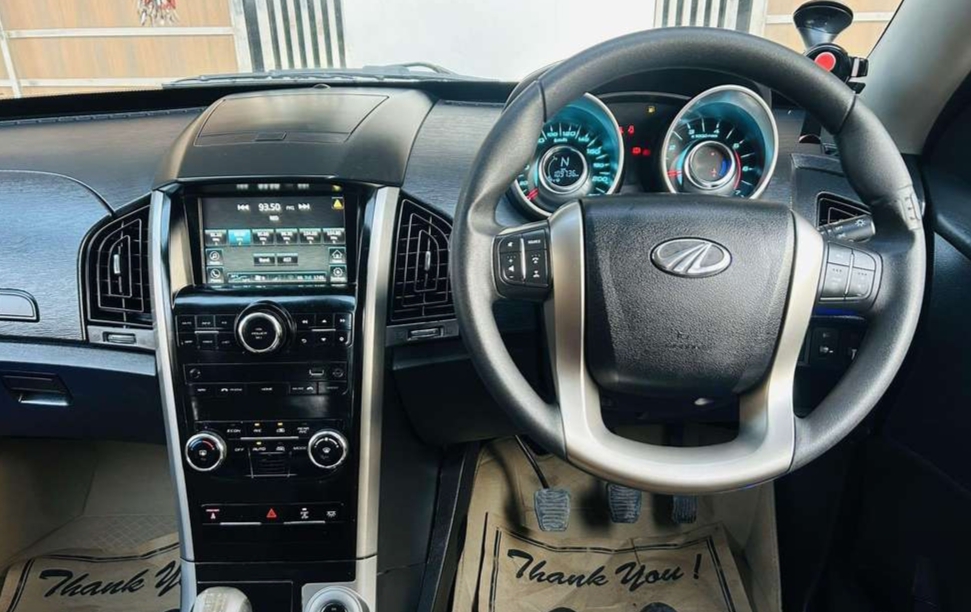 Mahindra Xuv300(2019-2020) 1.2 W6