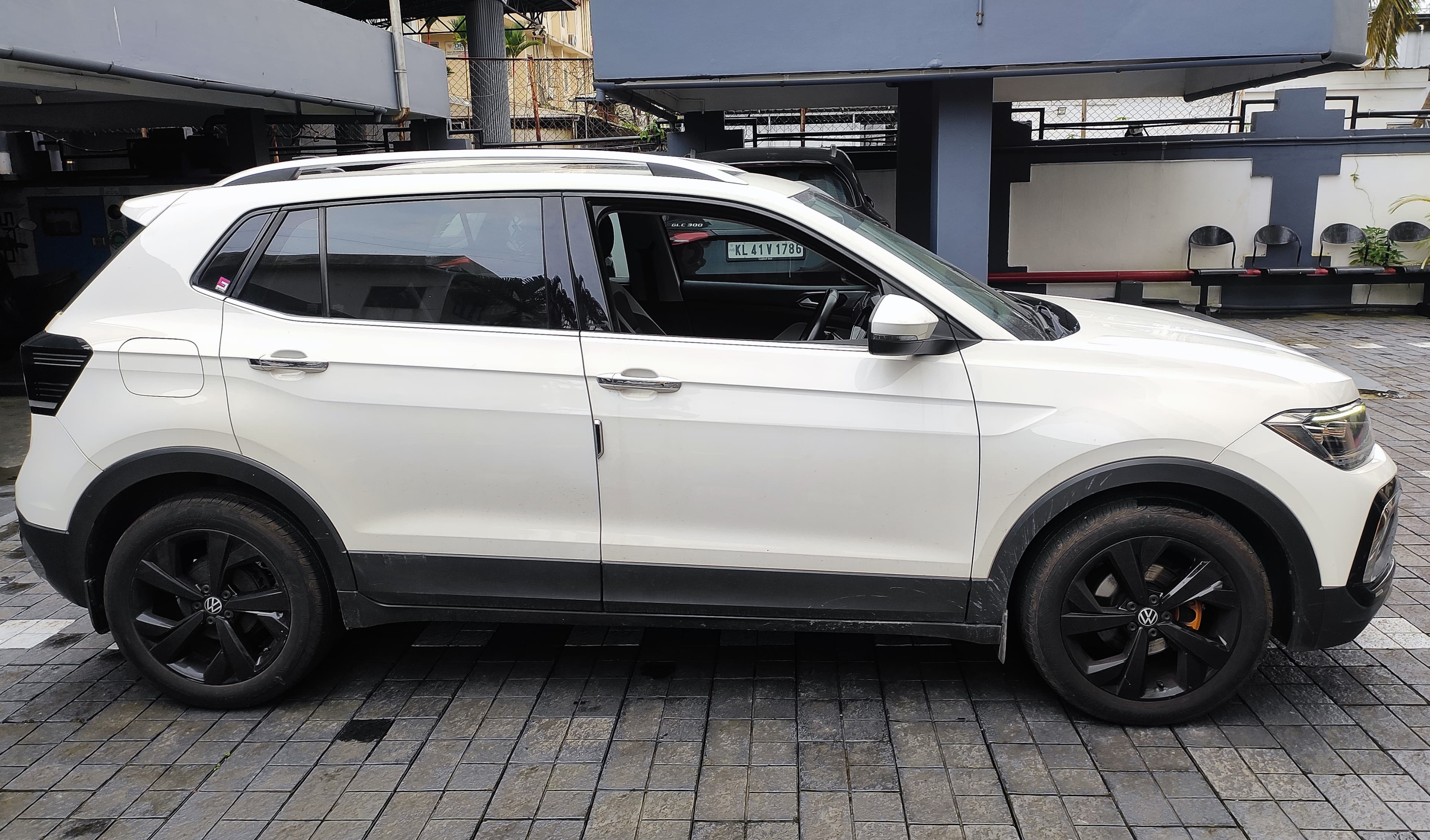 Volkswagen Taigun(2021-2023) Topline 1.0 Tsi At