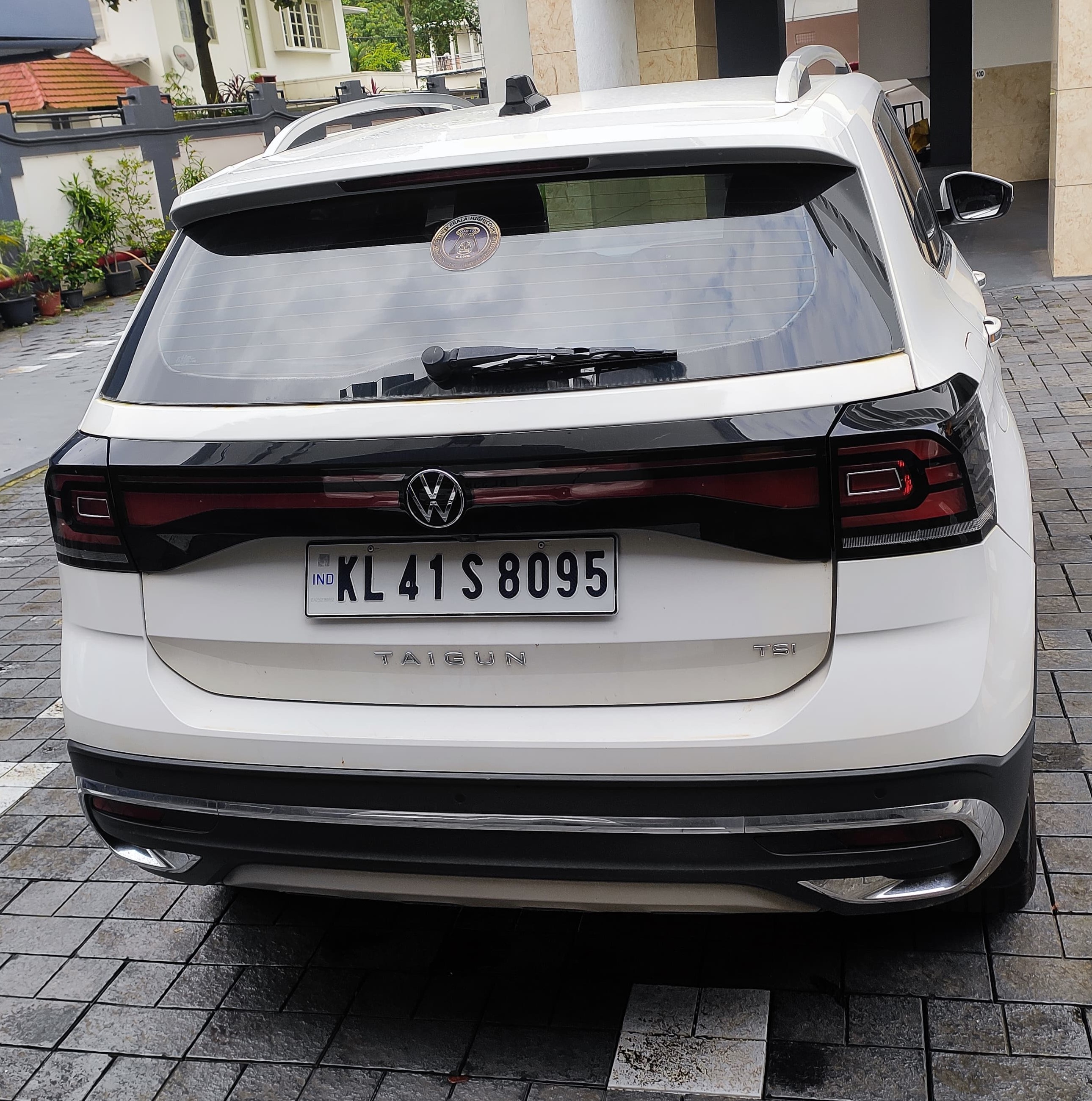 Volkswagen Taigun(2021-2023) Topline 1.0 Tsi At