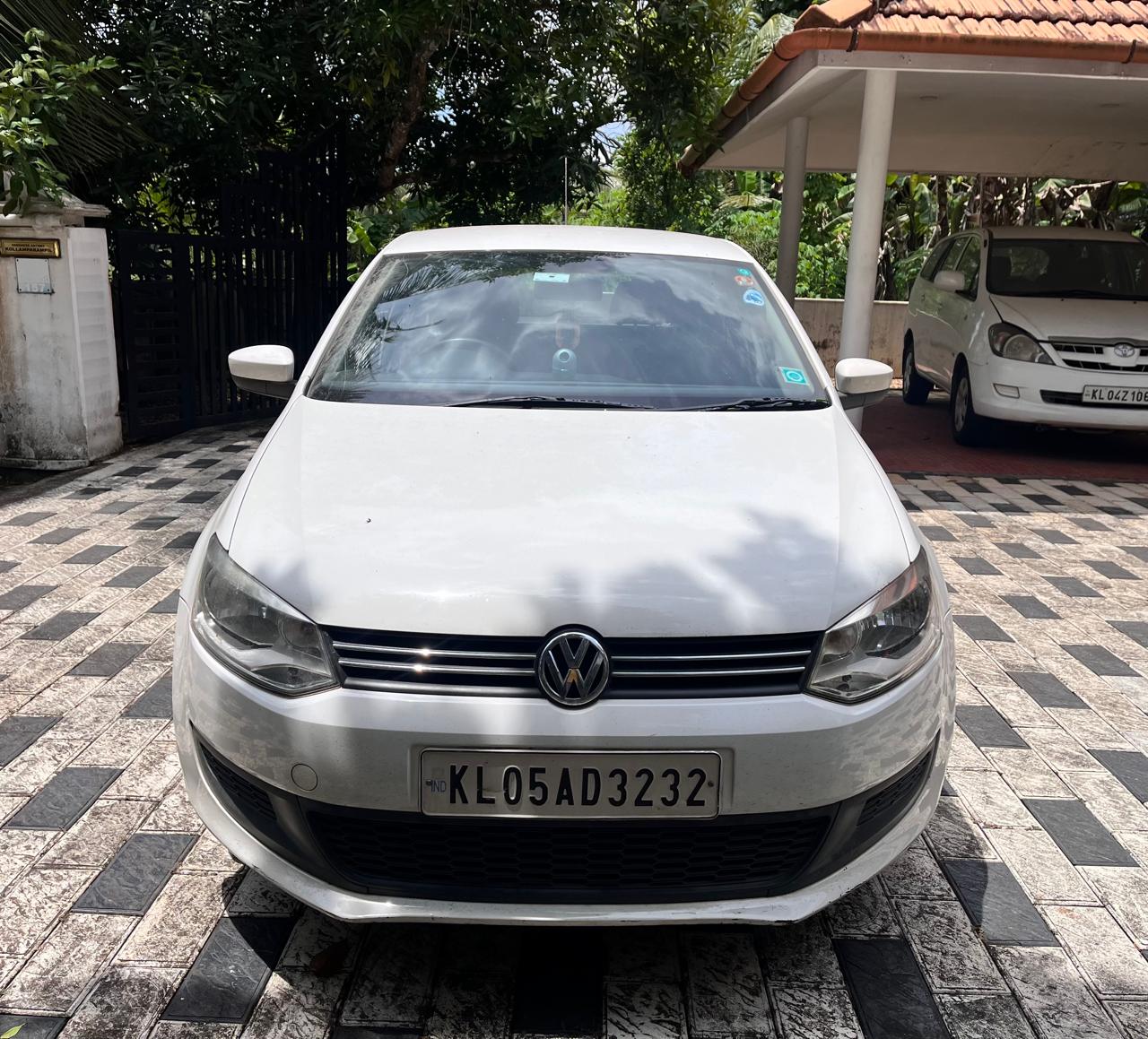 Volkswagen Polo(2010-2012) Trendline 1.2l P