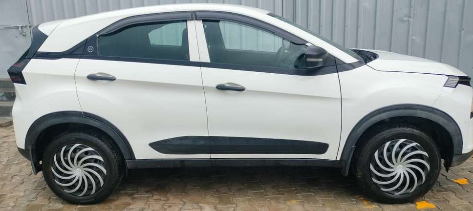 Tata Nexon Smart Plus 1.2 Revotron Petrol 6amt