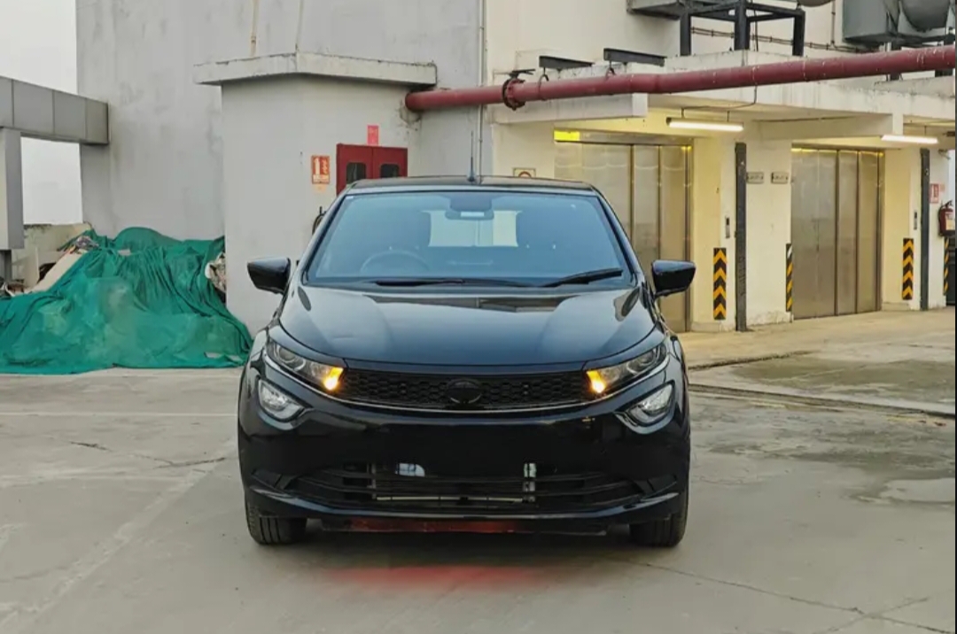 Tata Altroz(2020-2025) Xz Plus Petrol Dark Edition