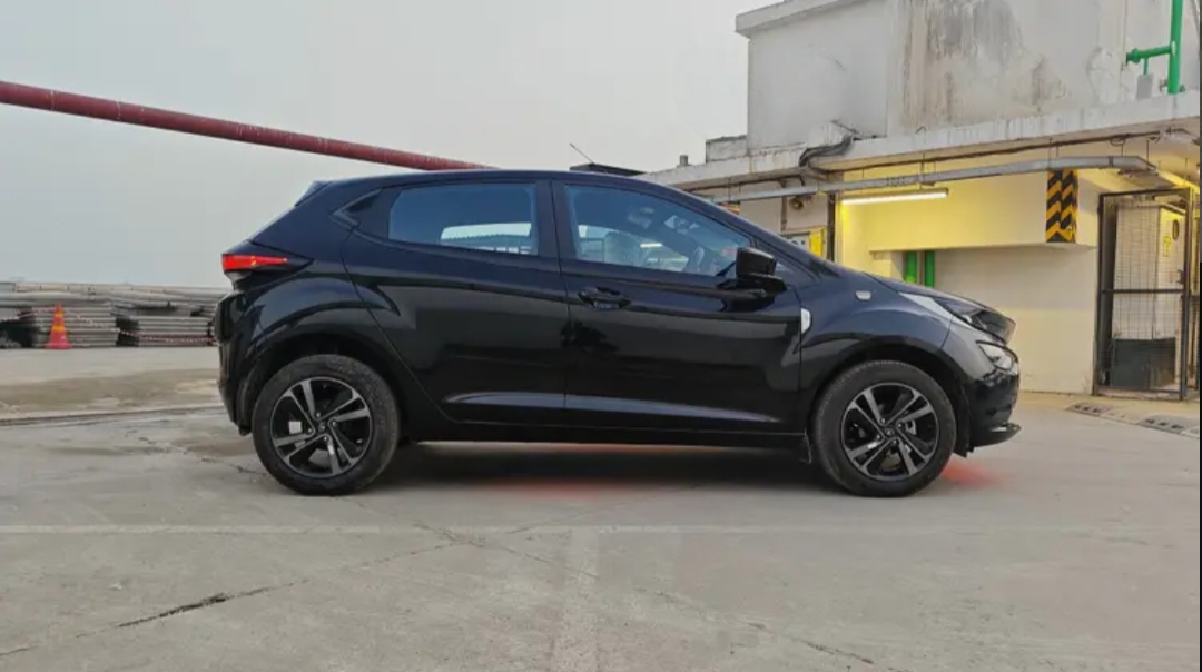 Tata Altroz(2020-2025) Xz Plus Petrol Dark Edition