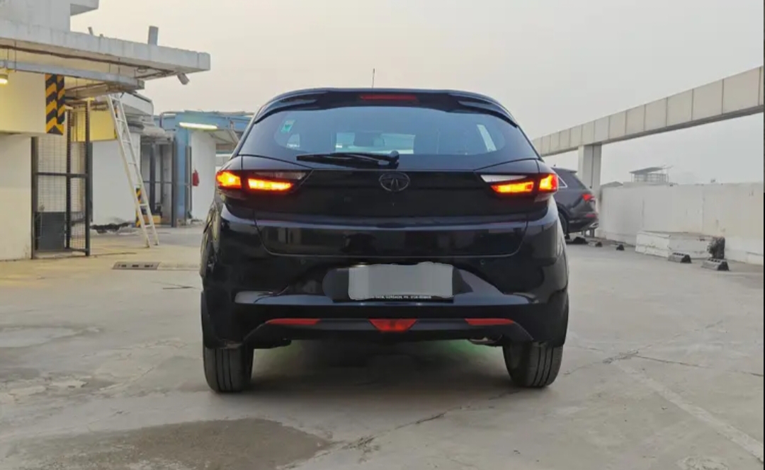 Tata Altroz(2020-2025) Xz Plus Petrol Dark Edition