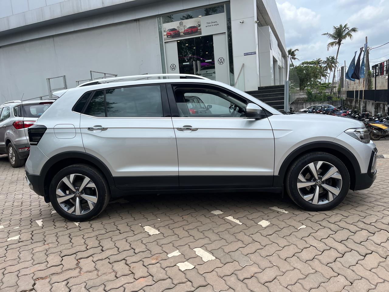 Volkswagen Taigun(2021-2023) Topline 1.0 Tsi At