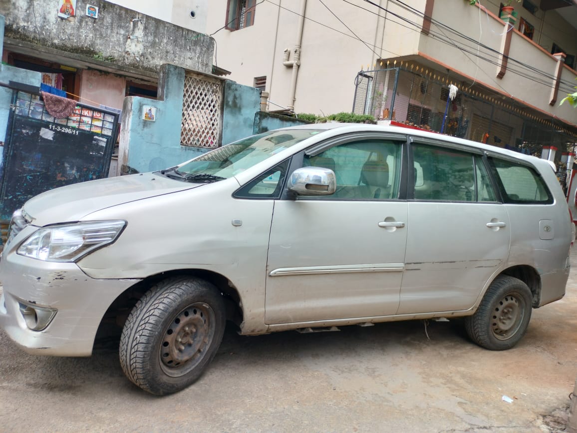Toyota Innova(2009-2012) 2.5 G 7 Str Bs-iii