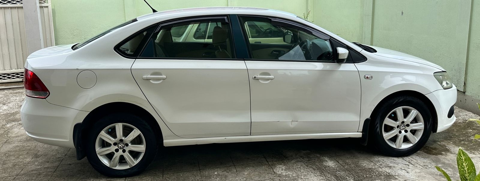 Volkswagen Vento(2010-2012) Highline Petrol