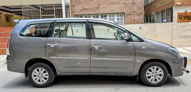 Toyota Innova(2012-2013) 2.5 V 7 Str