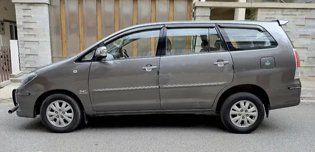 Toyota Innova(2012-2013) 2.5 V 7 Str
