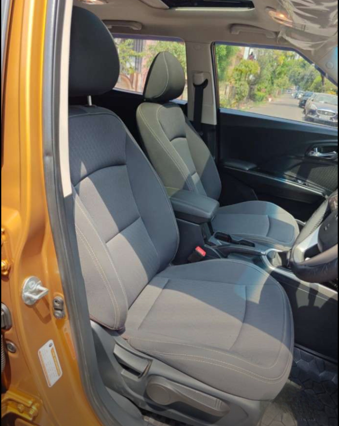 Mahindra Xuv300 1.2 W8 Bs-vi
