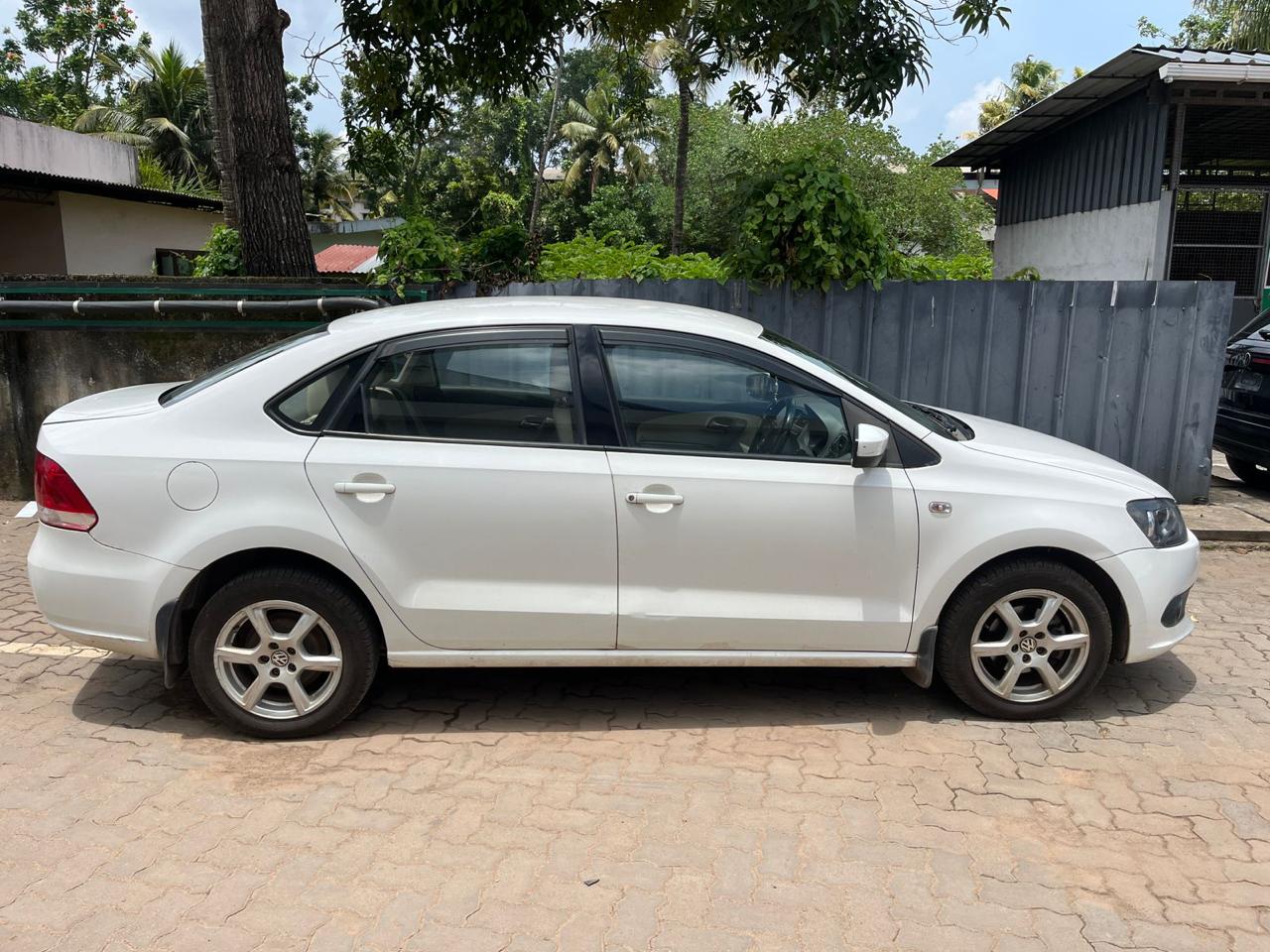 Volkswagen Vento(2012-2014) Highline Petrol