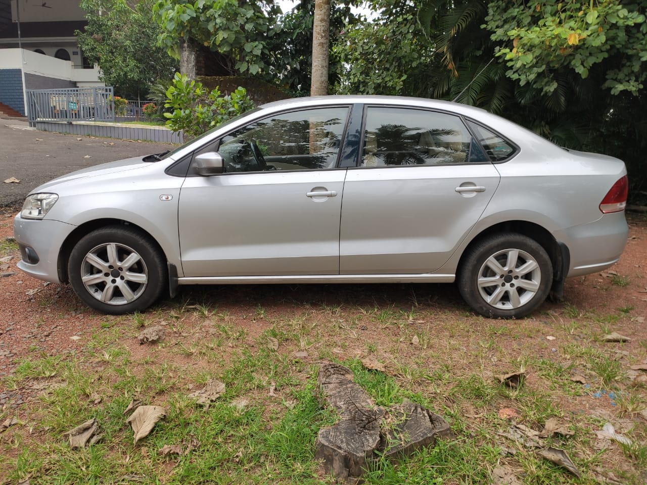 Volkswagen Vento(2010-2012) Highline Petrol