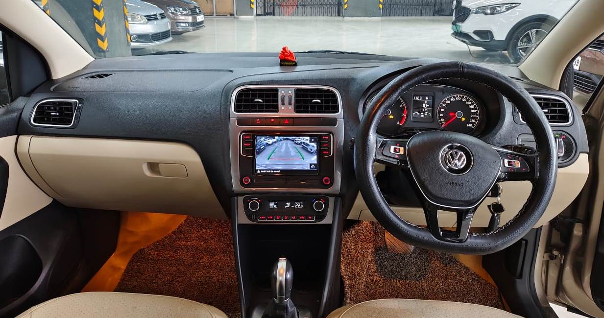 Volkswagen Vento(2015-2019) Highline Plus 1.2 Petrol At