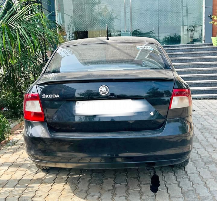 Skoda Rapid(2011-2014) Elegance 1.6 Tdi Cr Mt