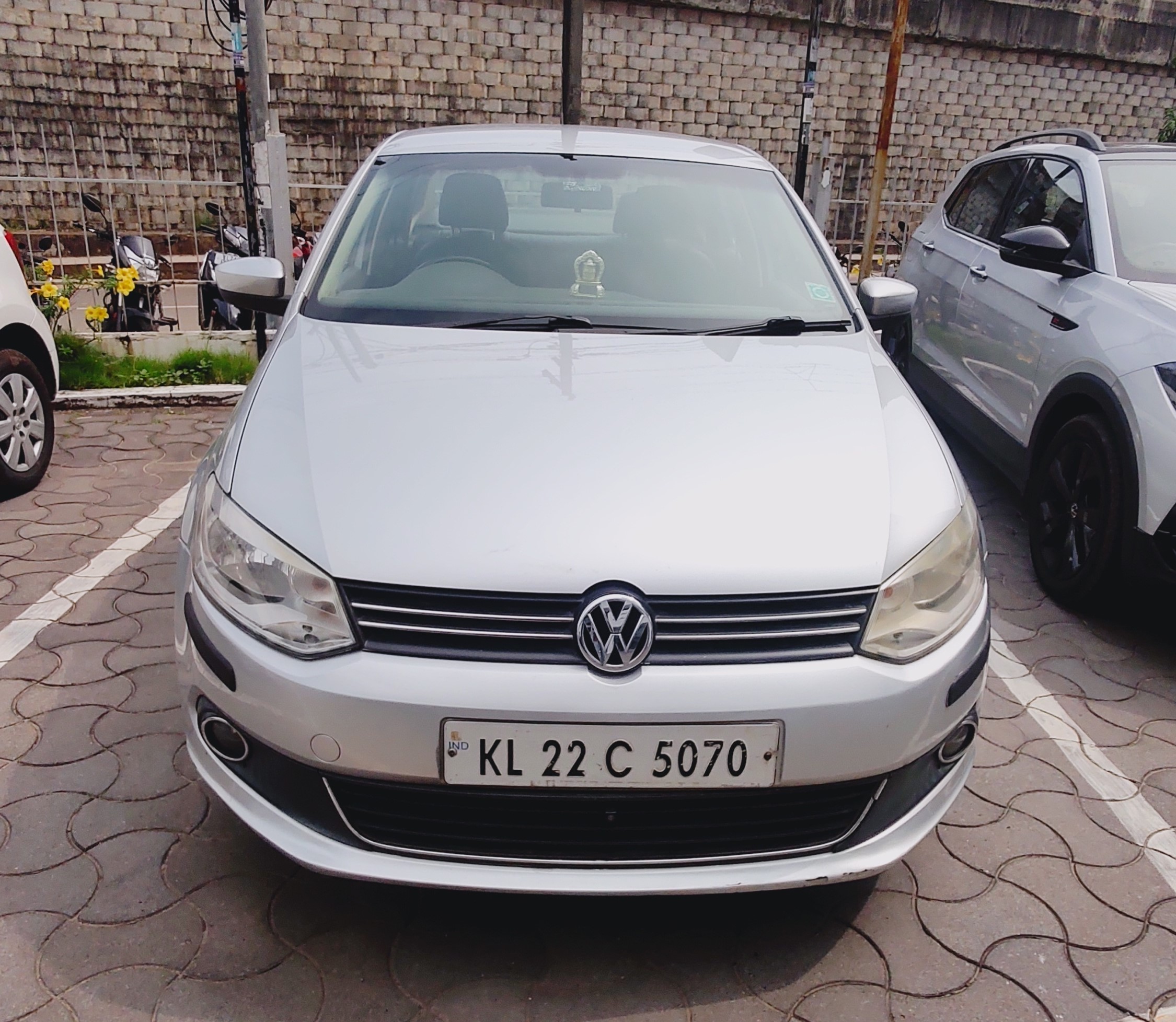 Volkswagen Vento(2010-2012) Highline Petrol At