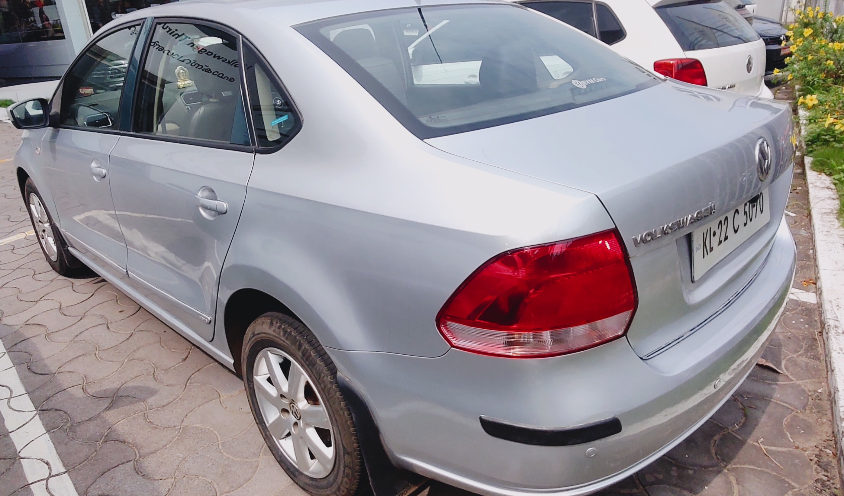 Volkswagen Vento(2010-2012) Highline Petrol At