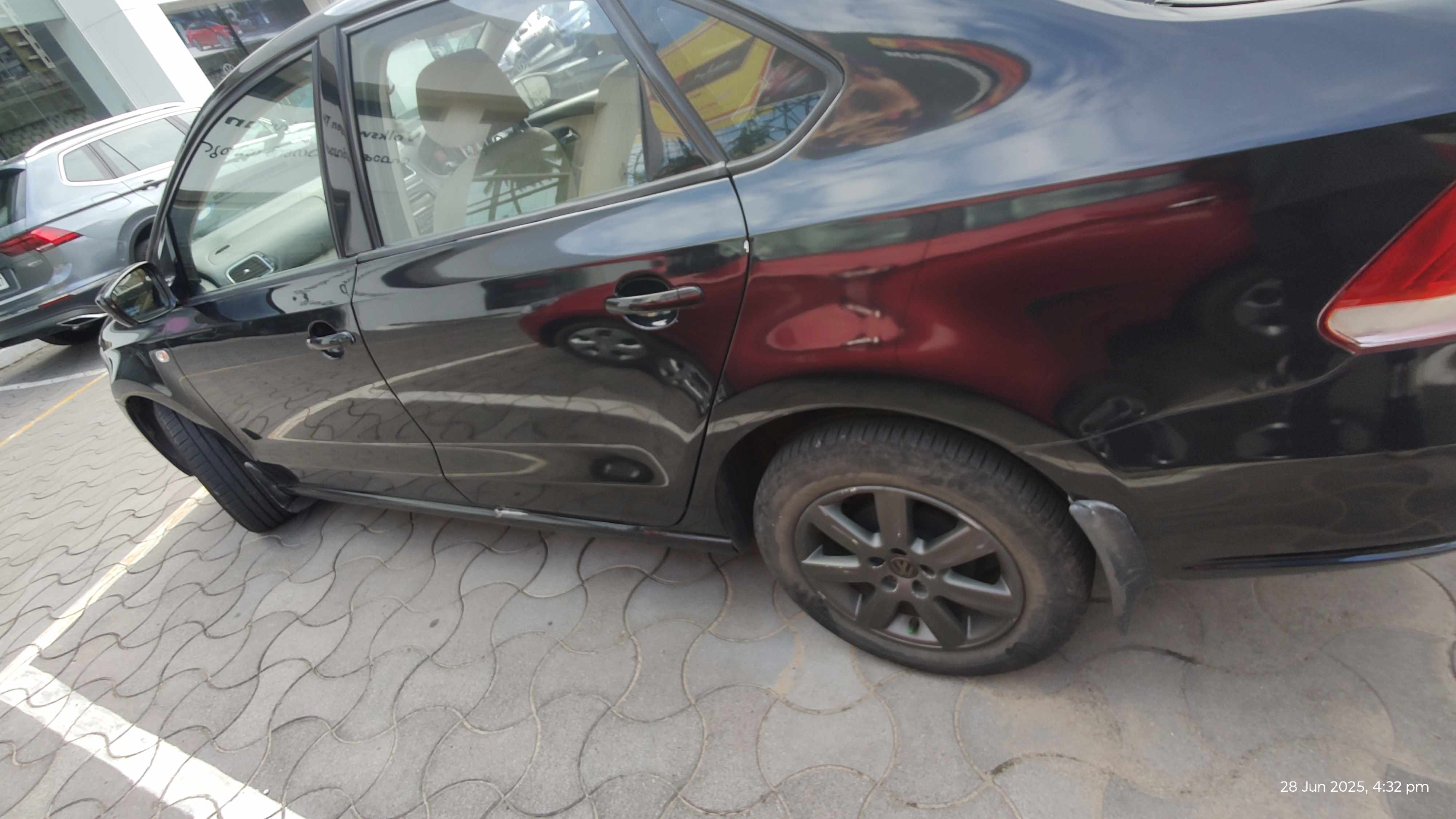 Volkswagen Vento(2010-2012) Highline Petrol