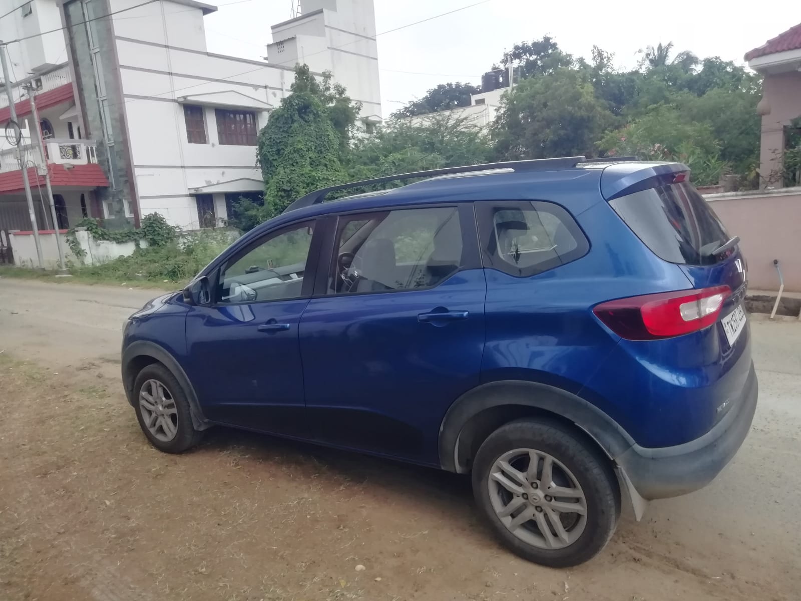 Renault Triber(2020-2023) Rxz Easy-r Amt