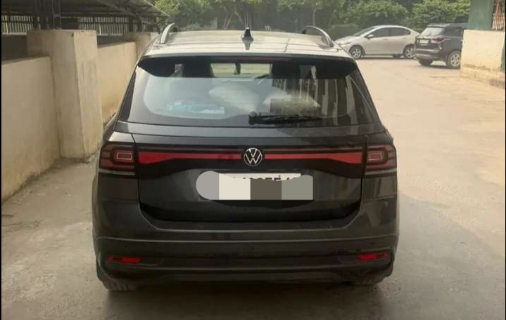 Volkswagen Taigun(2021-2023) Topline 1.0 Tsi At