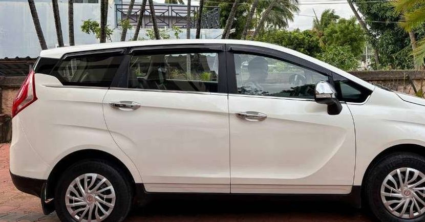 Mahindra Marazzo(2018-2020) M6 8 Str