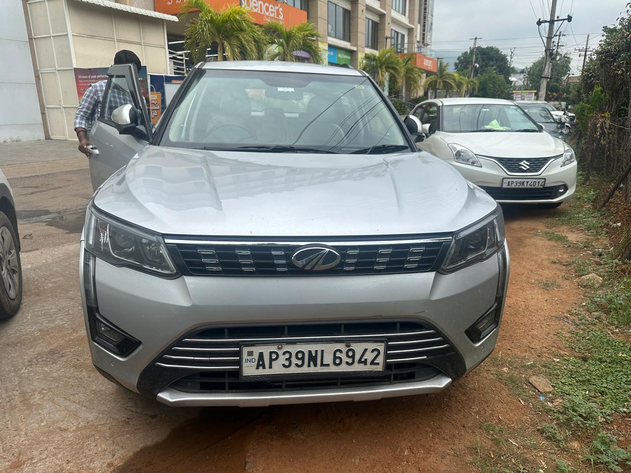 Mahindra Xuv300 1.2 W8 (o) Bs-vi