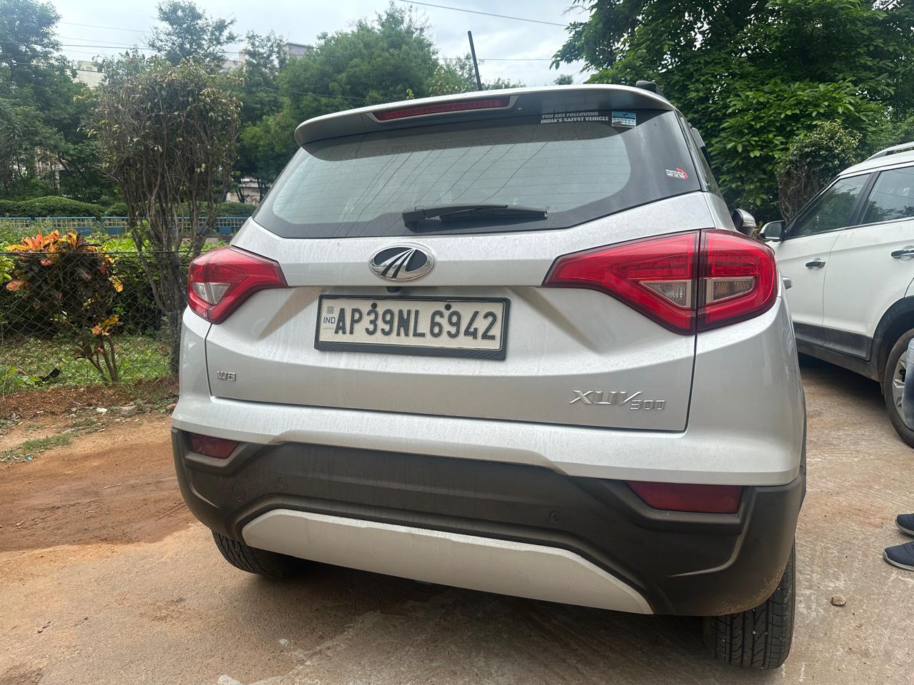 Mahindra Xuv300 1.2 W8 (o) Bs-vi