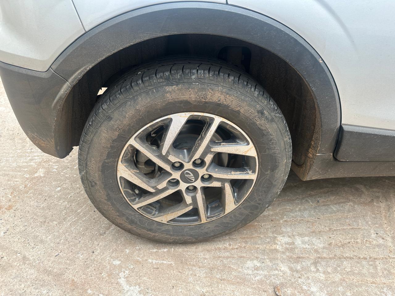 Mahindra Xuv300 1.2 W8 (o) Bs-vi