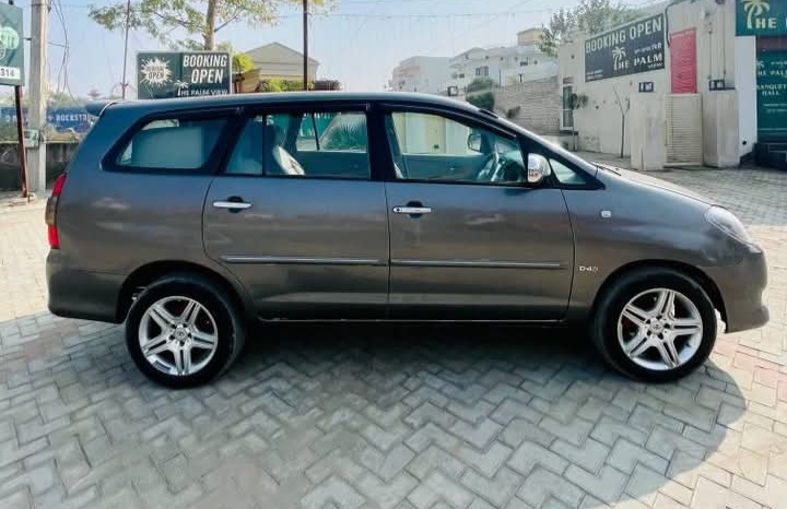 Toyota Innova(2009-2012) 2.5 Vx 8 Str Bs-iv