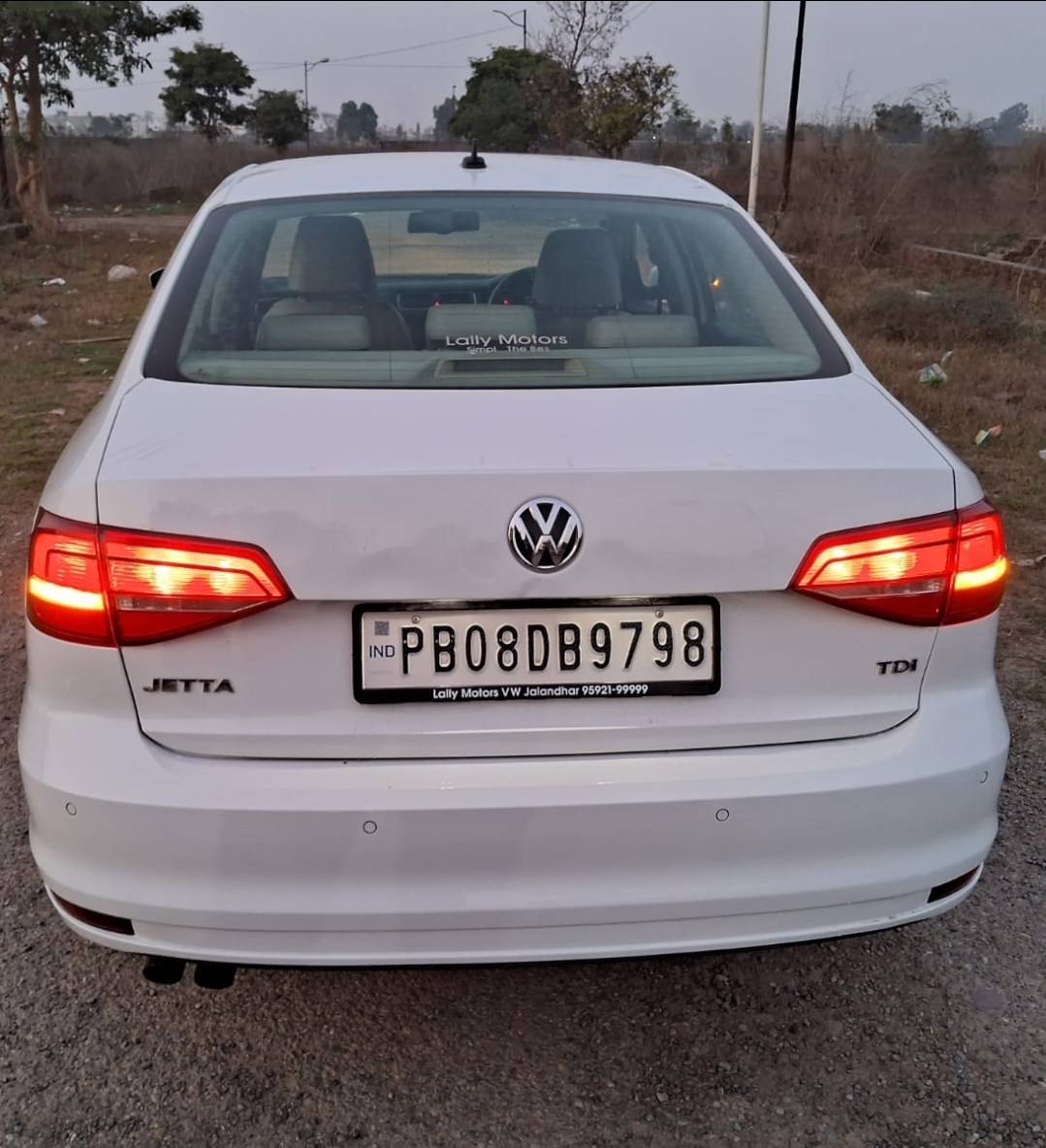 Volkswagen Jetta(2015-2017) Comfortline Tdi