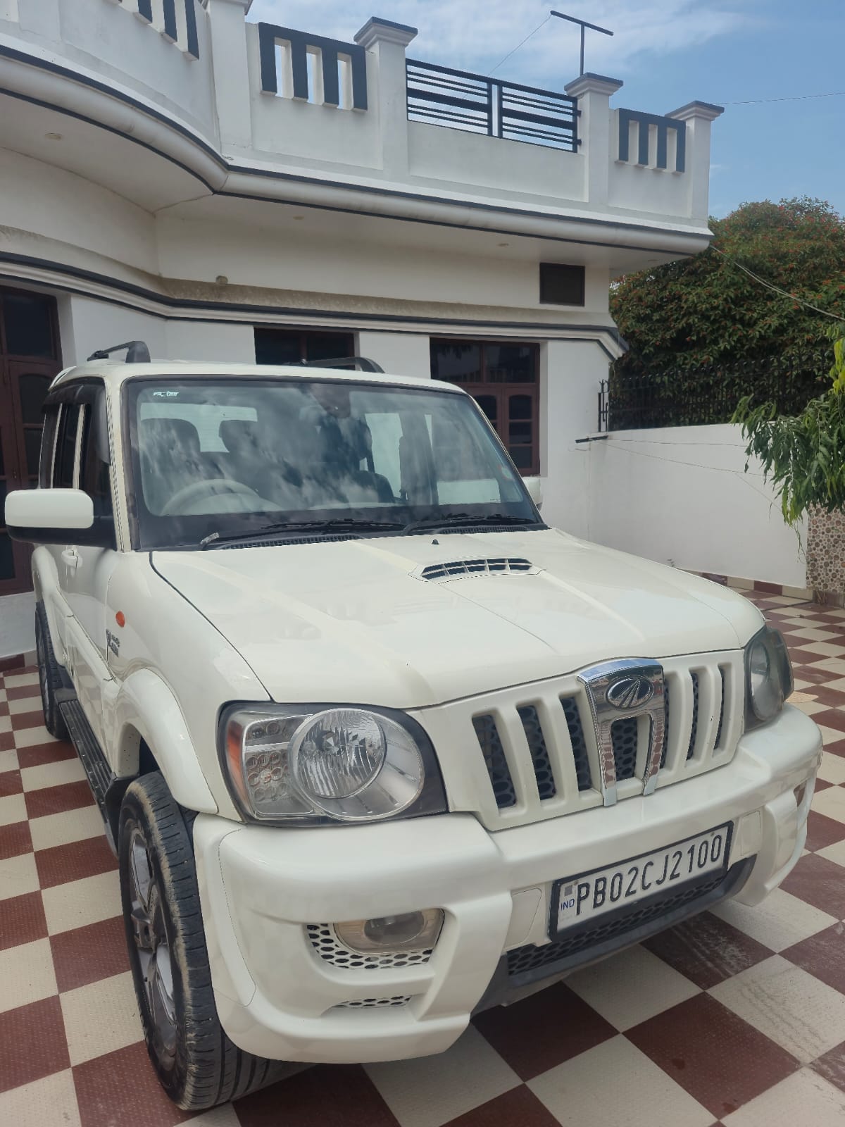Mahindra Scorpio(2009-2014) Vlx 2wd At Bs-iv