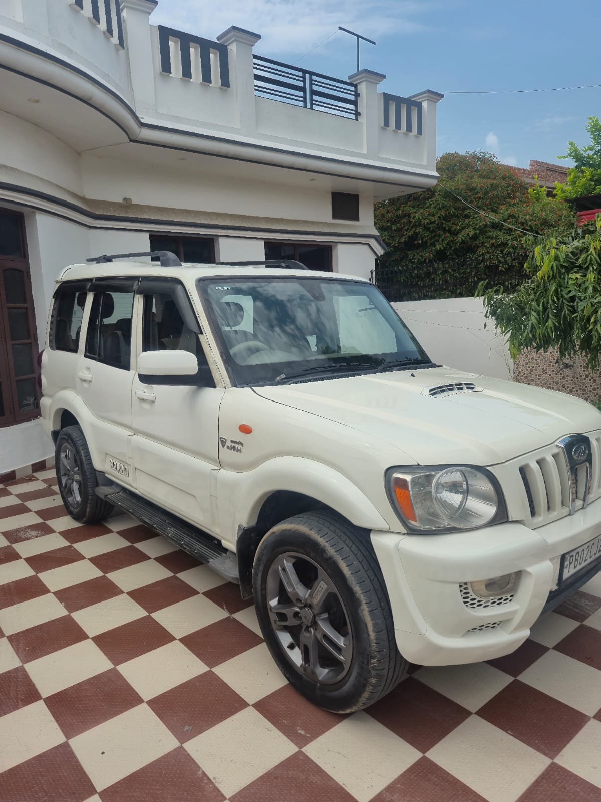 Mahindra Scorpio(2009-2014) Vlx 2wd At Bs-iv
