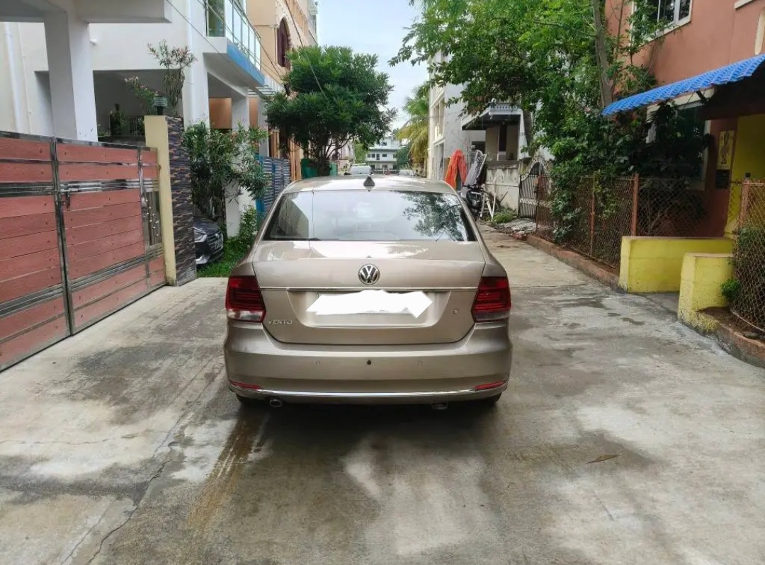Volkswagen Vento(2012-2014) Highline Petrol At