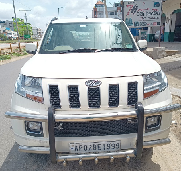 Mahindra Tuv300(2015-2019) T8 Amt