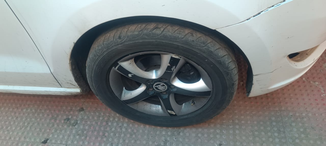 Skoda Rapid(2011-2014) Elegance 1.6 Mpi Mt